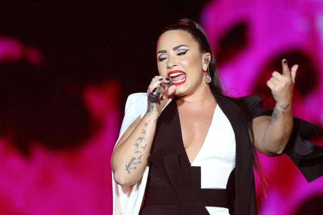 Tired of editing Insta photos, singer Demi Lovato bares 'cellulit