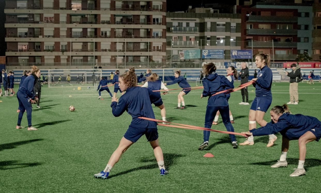 <span>The Barcelona-based Club Esportiu Europa squad perform neurocognitive exercises that aim to improve players’ abilities to take decisions during games.</span><span>Photograph: Hannah Cauhepe</span>