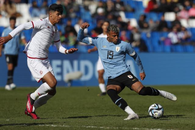 0-1. González desatasca a una Uruguay que se clasifica a octavos