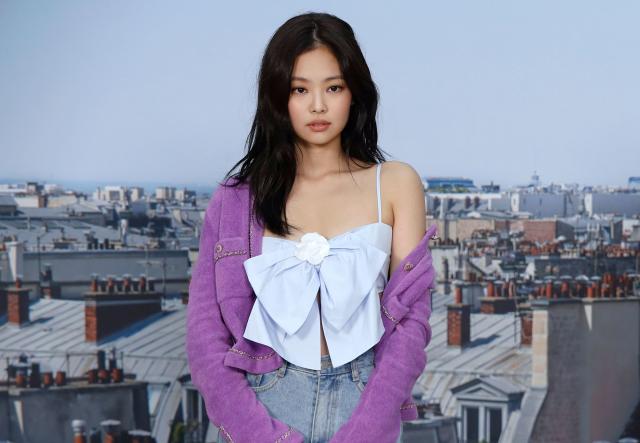 Jennie Kim Shut Down the Front Row of the Chanel Fashion Show with ...