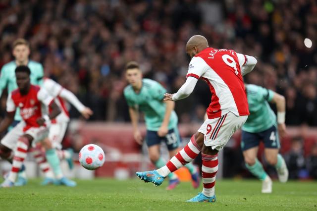 Arsenal at their free-flowing best to see off woeful Manchester United