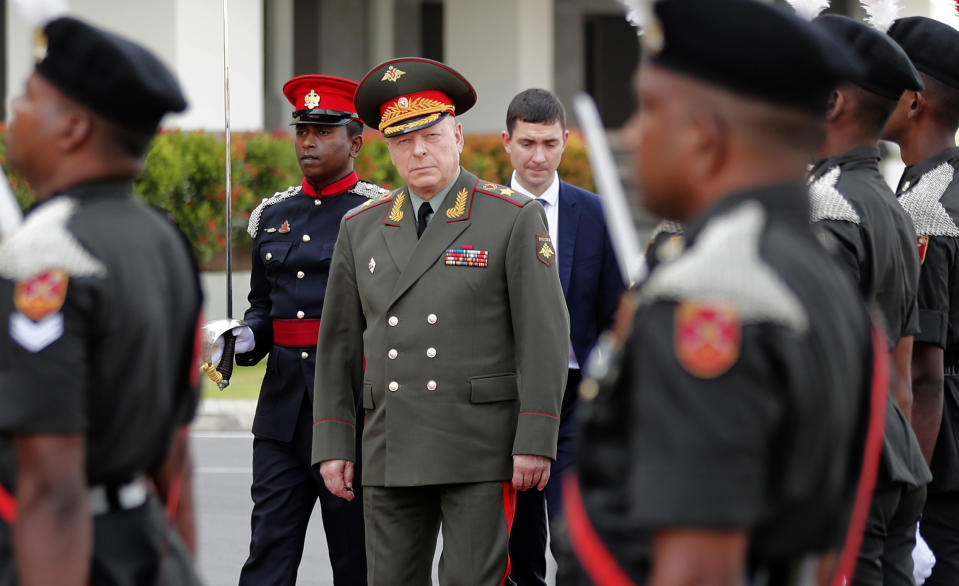 俄羅斯陸軍總司令薩柳科夫曾與南非外長就雙方軍事合作事宜交換意見。(畫面來源：AP)