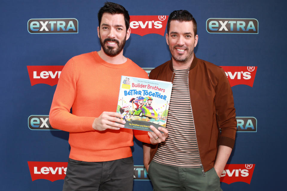 NEW YORK, NY - SEPTEMBER 10: Jonathan Scott and Drew Scott at The Levi's Store Times Square on September 10, 2019 in New York City. (Photo by Jason Mendez/Getty Images)