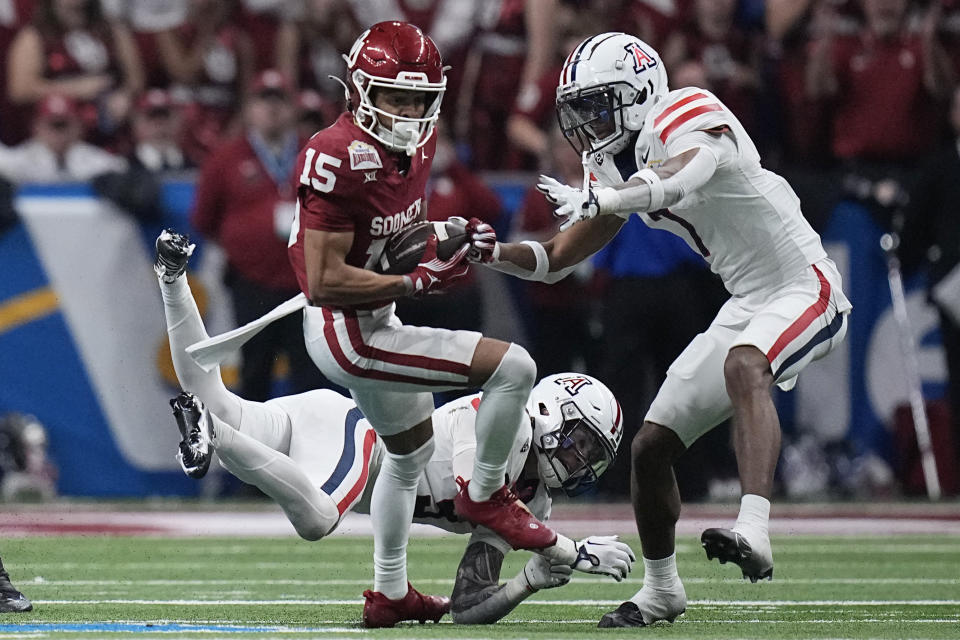 Oklahoma wide receiver Brenen Thompson (15) makes a catch in front of Arizona cornerback Ephesians Prysock (7) during the second half of the Alamo Bowl NCAA college football game in San Antonio, Thursday, Dec. 28, 2023. (AP Photo/Eric Gay)