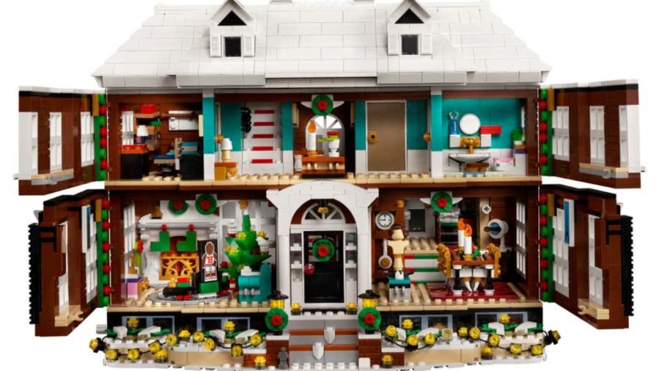 Home Alone LEGO set interior photo