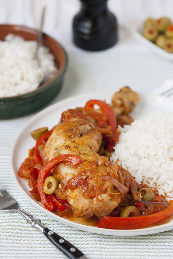 <strong>Get the <a href="http://singlyscrumptious.com/spanish-style-chicken-with-olives-and-peppers/" target="_blank">Spanish-Style Chicken With Olives And Peppers recipe</a>&nbsp;from Singly Scrumptious</strong>