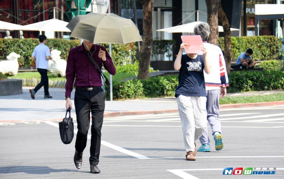 ▲今天各地天氣仍晴朗炎熱，但部分地區午後須留意短暫雷陣雨。（圖／NOWnews）