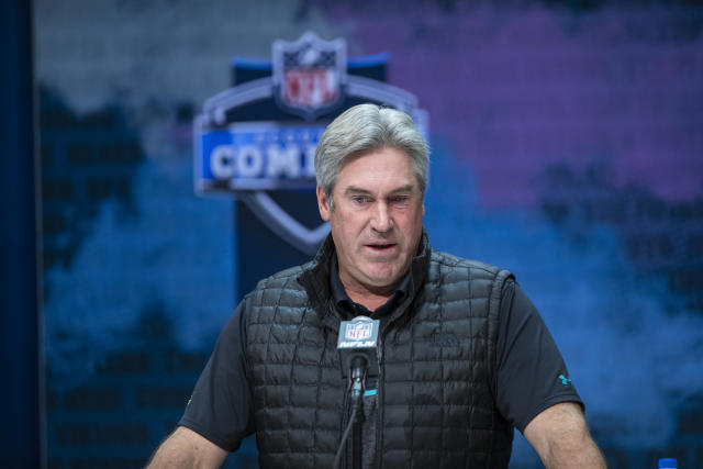 Eagles' Doug Pederson addresses Carson Wentz comments from Brett Favre 