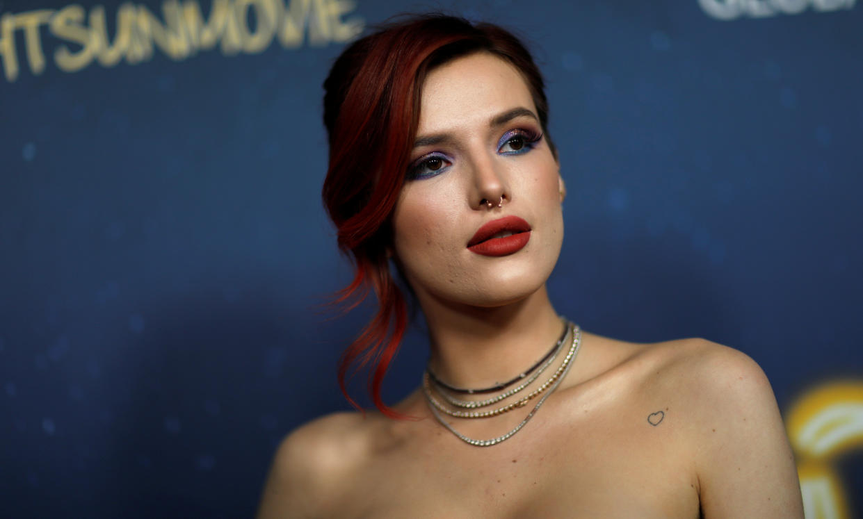 Bella Thorne posa en el estreno de "Midnight Sun" en Los Angeles, California, en 2018. REUTERS/Mario Anzuoni