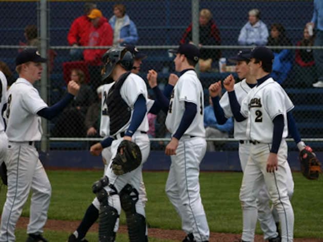 The Canby baseball team celebrates — CanbyBaseball.com