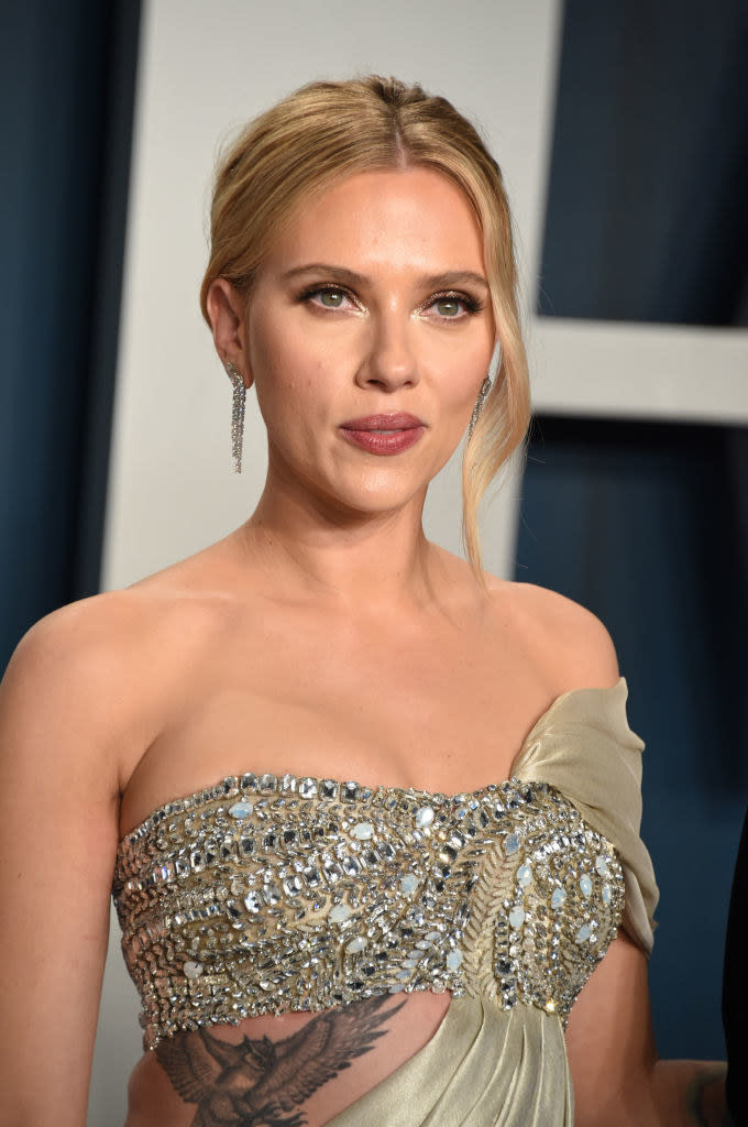 close up of scarlett