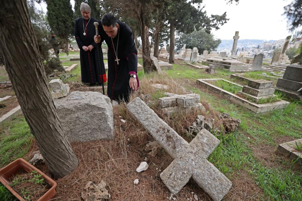 Un cimetière protestant du mont Sion à Jérusalem a été profané le 1er janvier 2023 - AHMAD GHARABLI / AFP
