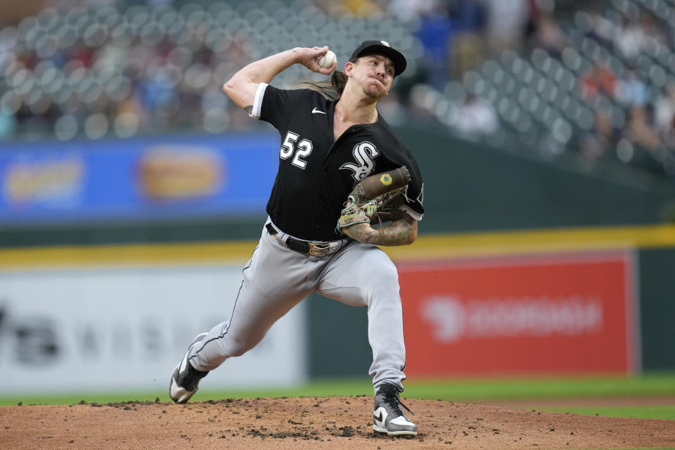 Chicago White Sox pitcher Mike Clevinger throws against the Detroit Tigers in the first inning of a baseball game, Friday, Sept. 8, 2023, in Detroit. (AP Photo/Paul Sancya)