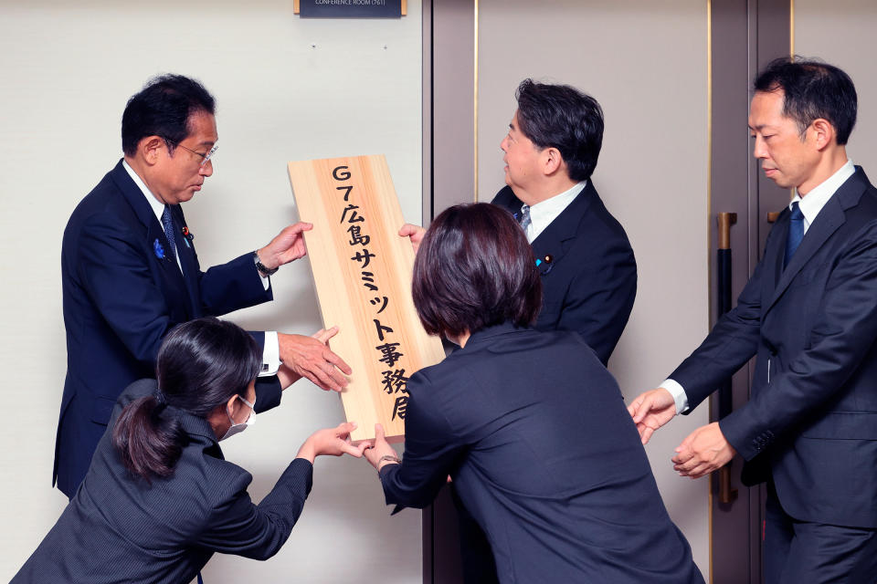 The secretariat of the G7 Summit is set up at the Foreign Ministry in Tokyo on July 15, 2022. Kishida (left), Foreign Minister Yoshimasa Hayashi (center), and Secretary General Katsuro Kitagawa hang the signboard in front of its room.<span class="copyright">The Yomiuri Shimbun/AP</span>