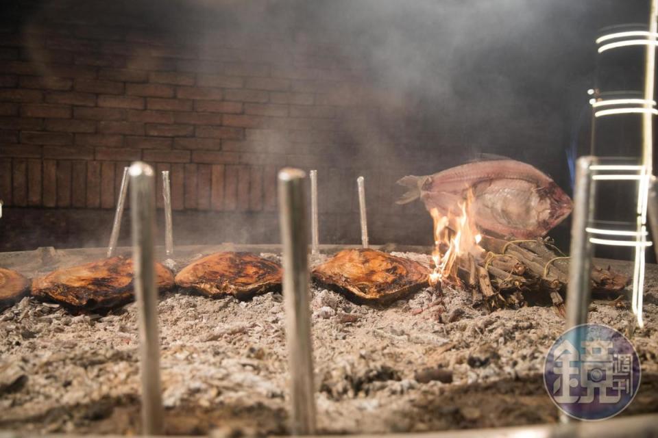 Maskouf需要經過炭火慢烤，是源自巴比倫時代的烤法。