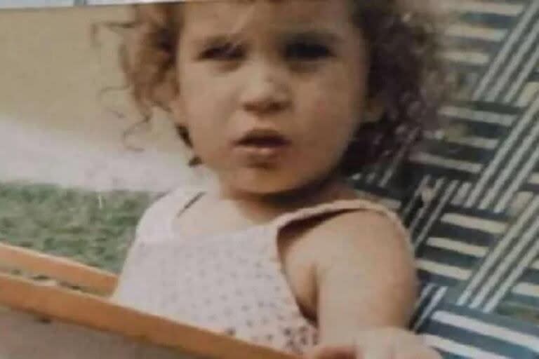 El 1 de febrero de 1995, Marina Fernanda Aragunde, de cinco años, desapareció luego de salir a jugar al jardín de su casa en Marcos Paz