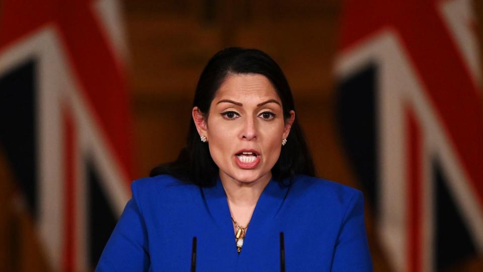 Unter Druck: Großbritanniens Innenministerin Priti Patel.