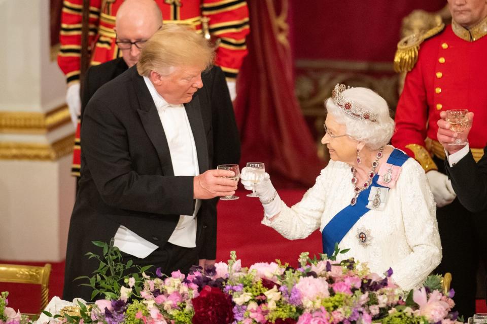 <p>President Trump and the Queen raise a toast during the state banquet.</p>