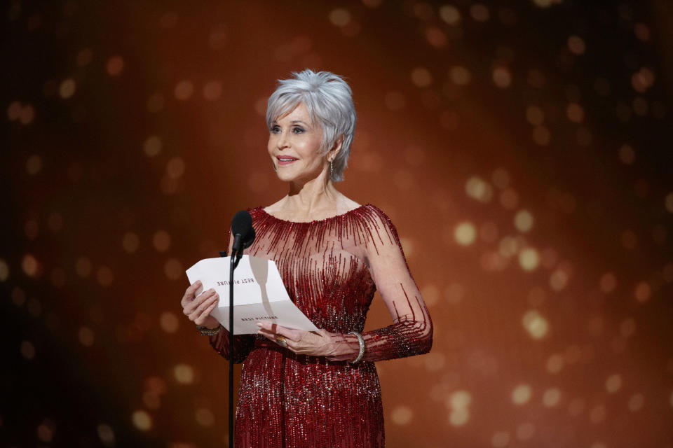 Jane Fonda rocked her new cropped grey look at the Oscars in February. (Getty Images)