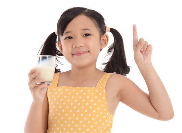兒童若吃進衛生條件不佳的冰品，可能會鬧出腸胃炎。建議適量飲用優酪乳，補充腸道好菌。