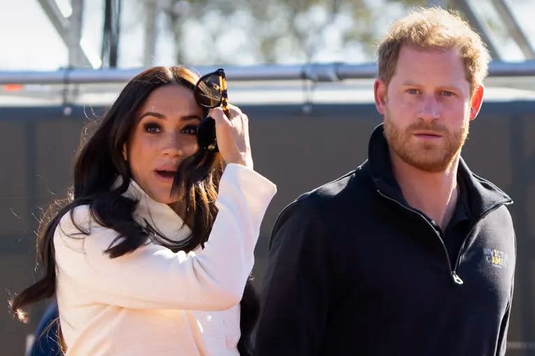 EL PEOR RECUERDO: paparazzis persiguieron el auto de el príncipe Harry y  Meghan Markle | TN