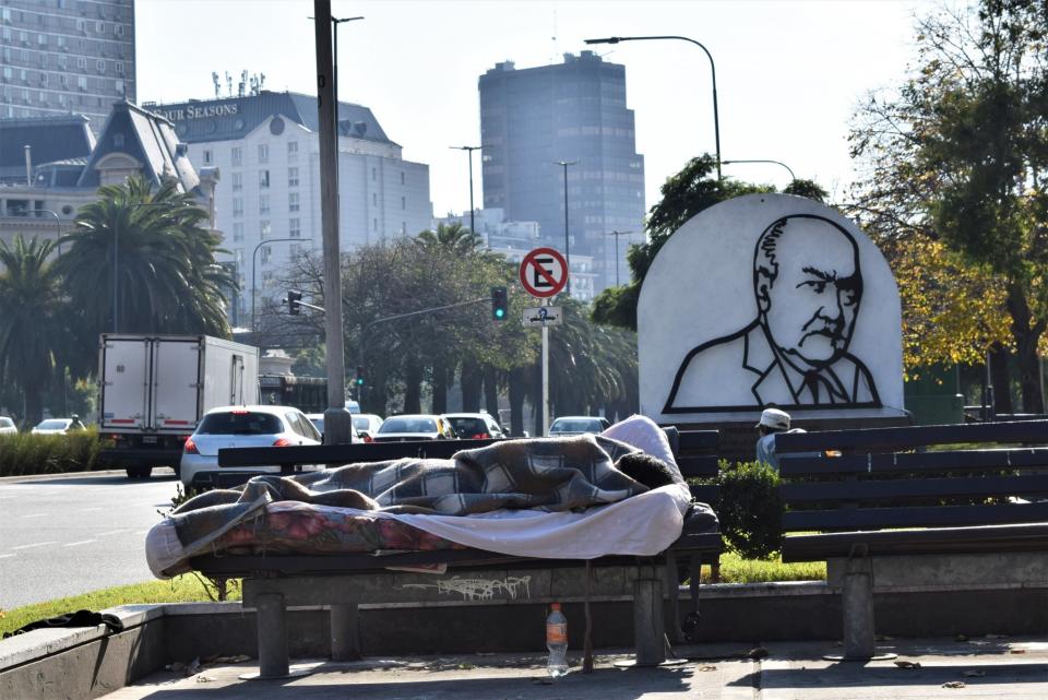 (FOTOS) Hundidos en la espiral de la pobreza de Argentina, sin poder escapar