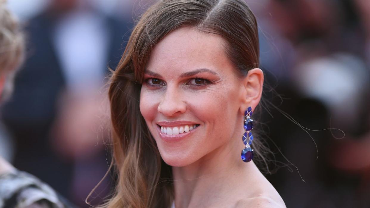 <span class="caption">Shop Hilary Swank's Pastel Yellow Hokas</span><span class="photo-credit">Gareth Cattermole - Getty Images</span>