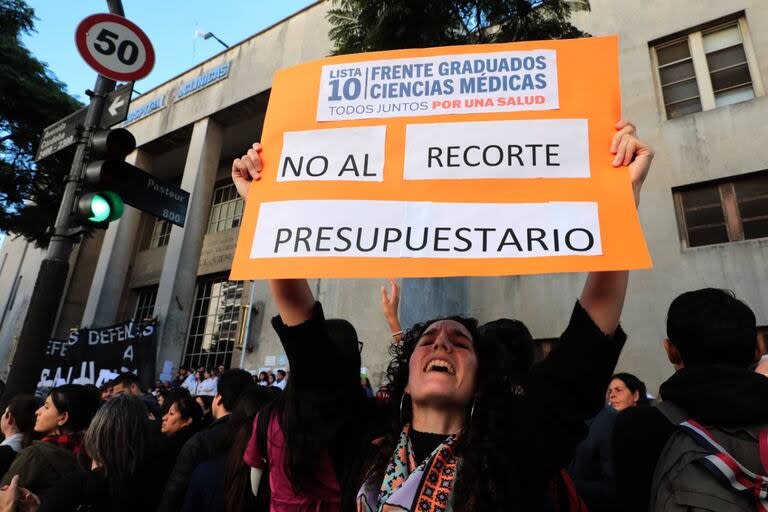 La semana pasada, hubo un abrazo solidario al Hospital de Clínicas, que depende de la Universidad de Buenos Aires