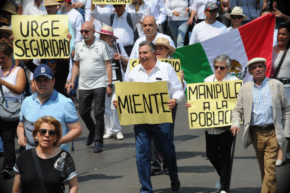 Marchan contra AMLO