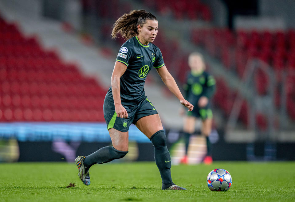 Lena Oberdorf of <a class="link " href="https://sports.yahoo.com/soccer/teams/vfl-wolfsburg/" data-i13n="sec:content-canvas;subsec:anchor_text;elm:context_link" data-ylk="slk:Wolfsburg;sec:content-canvas;subsec:anchor_text;elm:context_link;itc:0">Wolfsburg</a> in action during the UEFA Women's Champions League group B match between Slavia Praha and <a class="link " href="https://sports.yahoo.com/soccer/teams/vfl-wolfsburg/" data-i13n="sec:content-canvas;subsec:anchor_text;elm:context_link" data-ylk="slk:VfL Wolfsburg;sec:content-canvas;subsec:anchor_text;elm:context_link;itc:0">VfL Wolfsburg</a> at Eden Arena on October 26, 2022 in Prague, Czech Republic.<span class="copyright">Thomas Eisenhuth—UEFA/UEFA/Getty Images</span>