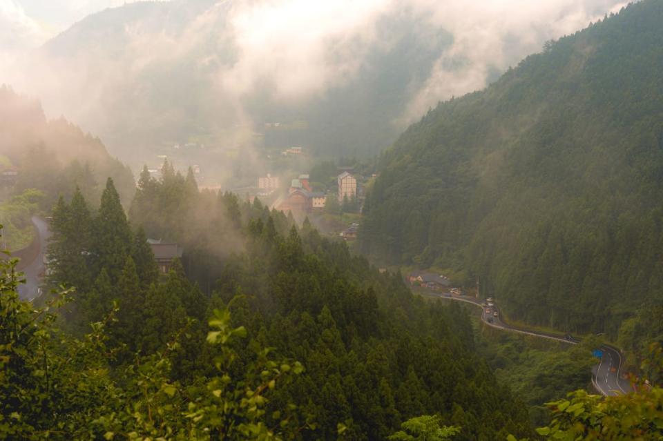 <div class="inline-image__caption"><p>The Iya Valley covered by a mist in Shikoku, Japan.</p></div> <div class="inline-image__credit">Knot Mirai</div>