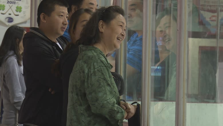 Skating school teaches Chinese students how to play Canada's national sport