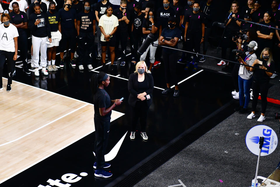 Atlanta Dream's Elizabeth Williams announces to ESPN reporter Holly Rowe that the WNBA will be postponing games on Aug. 26, 2020.