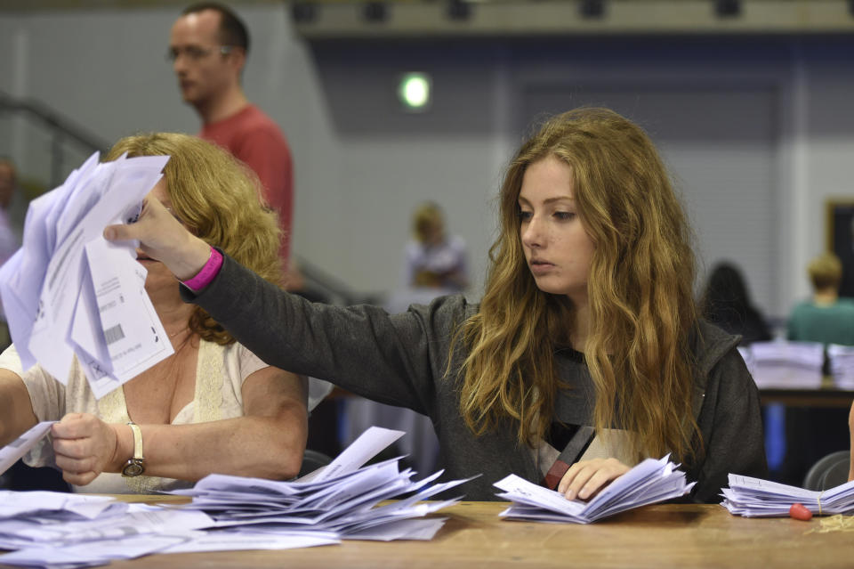 Workers begin counting ballots after polling stations closed in the Referendum on the European Union in Glasgow, Scotland, Britain, June 23, 2016.&nbsp;