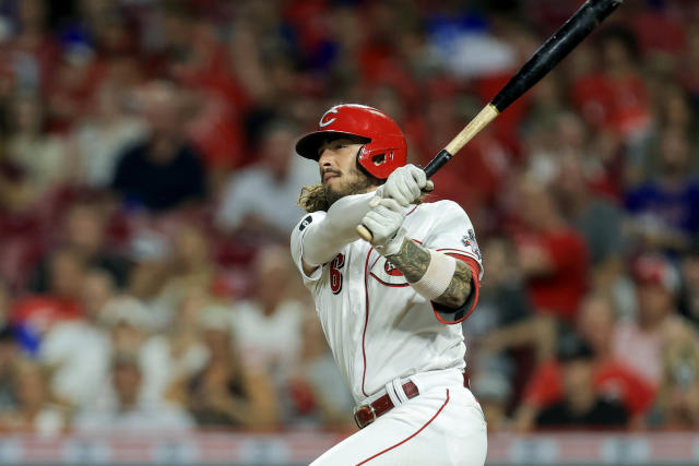 Votto hits 300th homer, adds 2 doubles as Reds beat Cubs 8-6