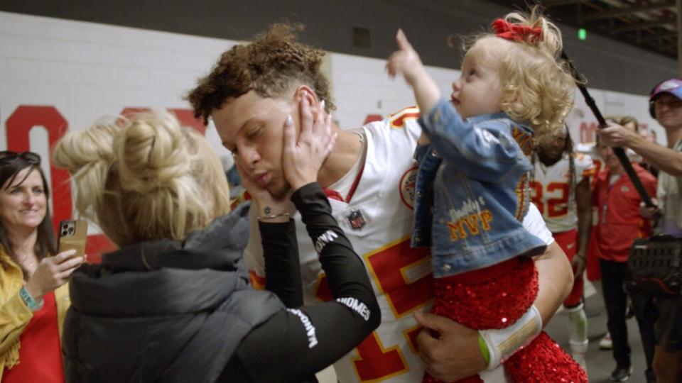 Quarterback. (L to R) Brittany Mahomes, Patrick Mahomes and Sterling Skye Mahomes in Quarterbacks. (Courtesy of Netflix © 2023)