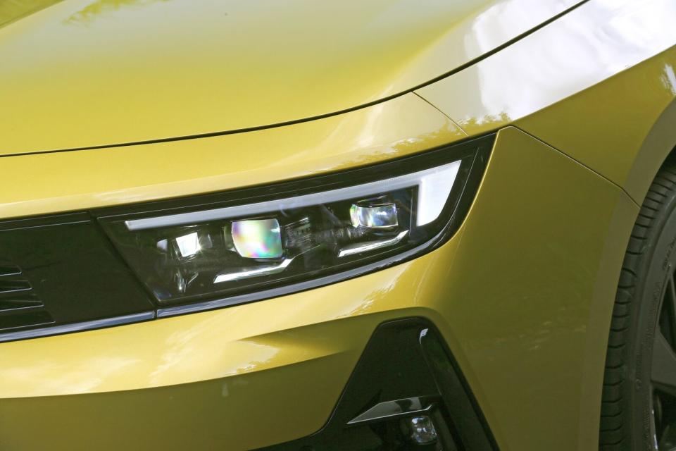 GS車型搭載高階矩陣式LED頭燈，飛翼式日行燈則為全車系標配的家族特色之一。