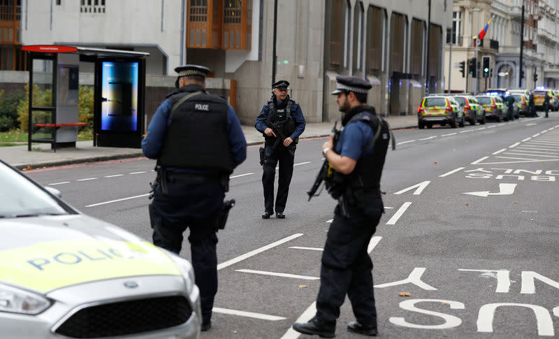 Un homme a été interpellé samedi devant le Museum d'histoire naturelle de Londres où plusieurs piétons ont été blessés après avoir été renversés par une voiture dans des circonstances qui n'ont pas encore été établies par la police. /Photo prise le 7 octobre 2017/REUTERS/Peter Nicholls