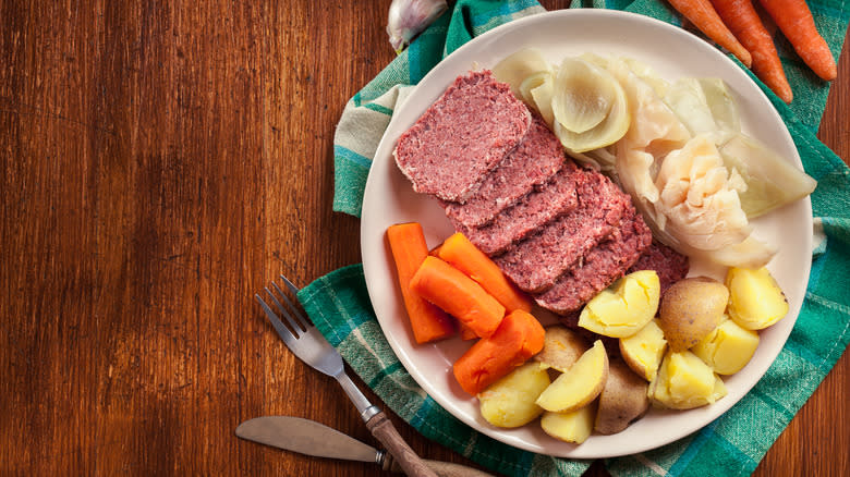 corned beef cabbage carrots potatoes