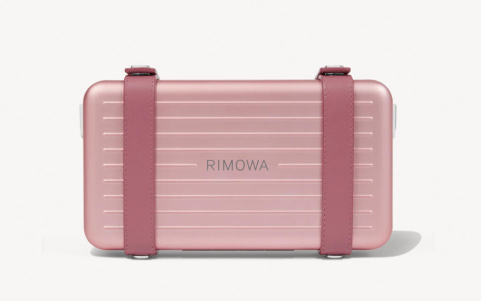 RIMOWA rose pink crystal color suitcase is here!I want to have it without having to travel