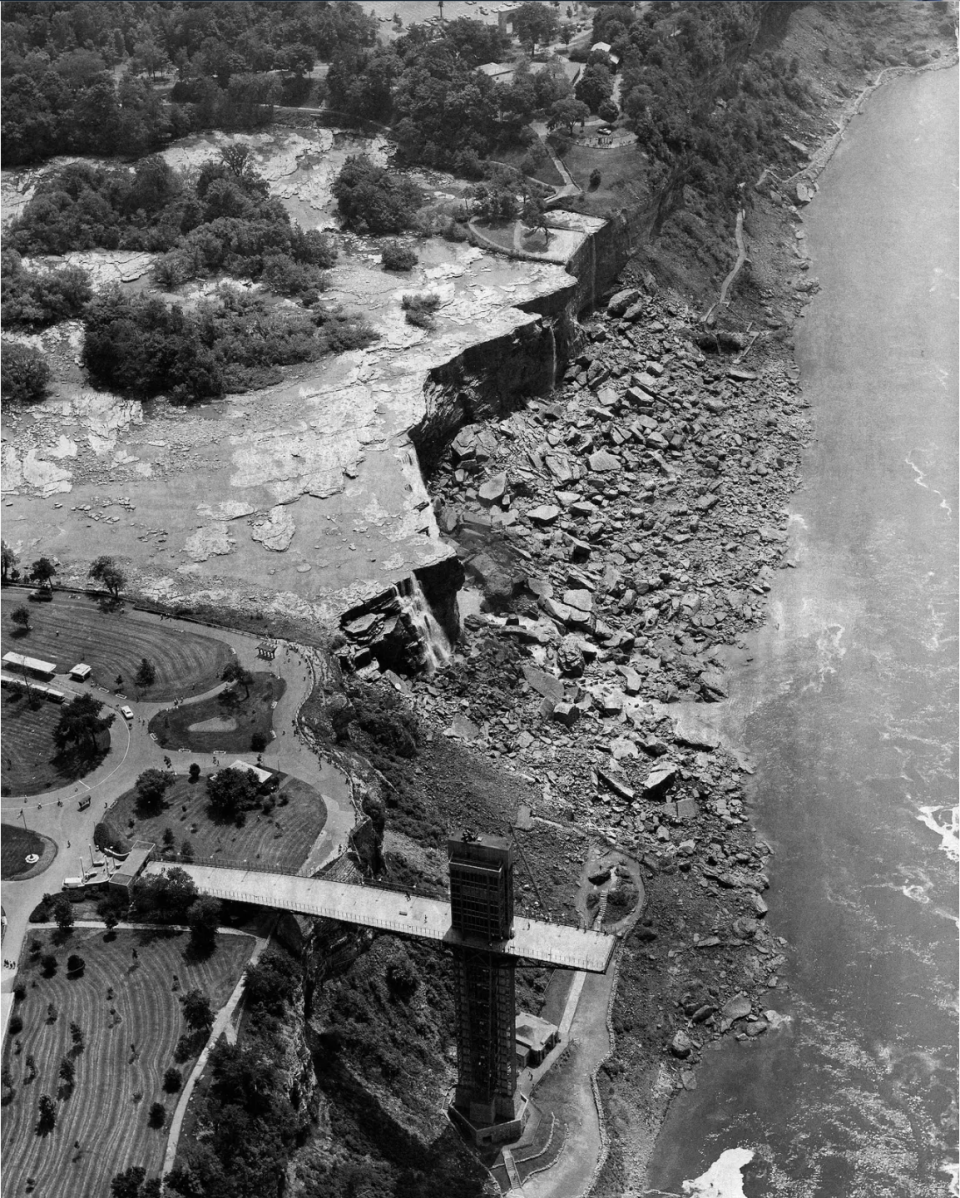 Behörden stuften die Felsbrocken an den Niagarafällen als Gefahr ein. - Copyright: AP