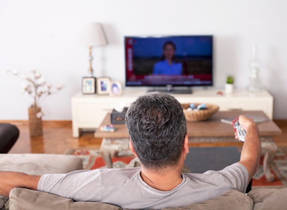 Just watching tv. Телевизор changing. Телевизор changing 12. Люди смотрят новости рисунок. Old man watching TV.