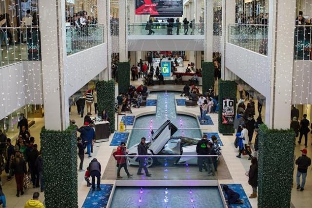 West Edmonton Mall locked down as 3 seriously injured in shooting