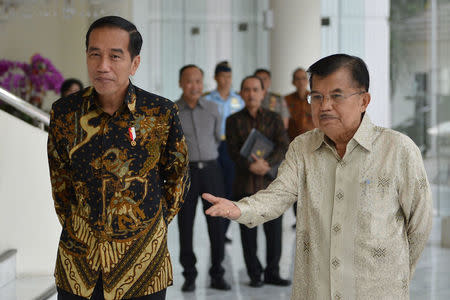 Indonesian President Joko Widodo and Vice President Jusuf Kalla speak with the media after holding a closed meeting at the Vice President's office, Jakarta, Indonesia August 9, 2018 in this photo taken by Antara Foto. Antara Foto/Wahyu Putro A/via REUTERS