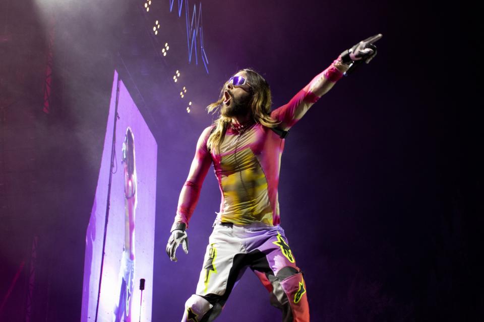 Jared Leto de Thirty Seconds to Mars durante su concierto en el festival Corona Capital en la Ciudad de México, el sábado 19 de noviembre de 2023. (Foto AP/Alejandro Godínez)