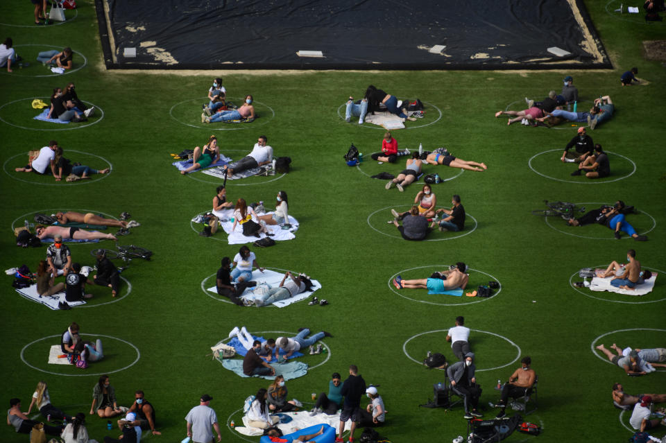 People practice social distancing in white circles in Domino Park in Williamsburg during the coronavirus pandemic on May 17, 2020 in New York City. (Photo by Noam Galai/Getty Images)