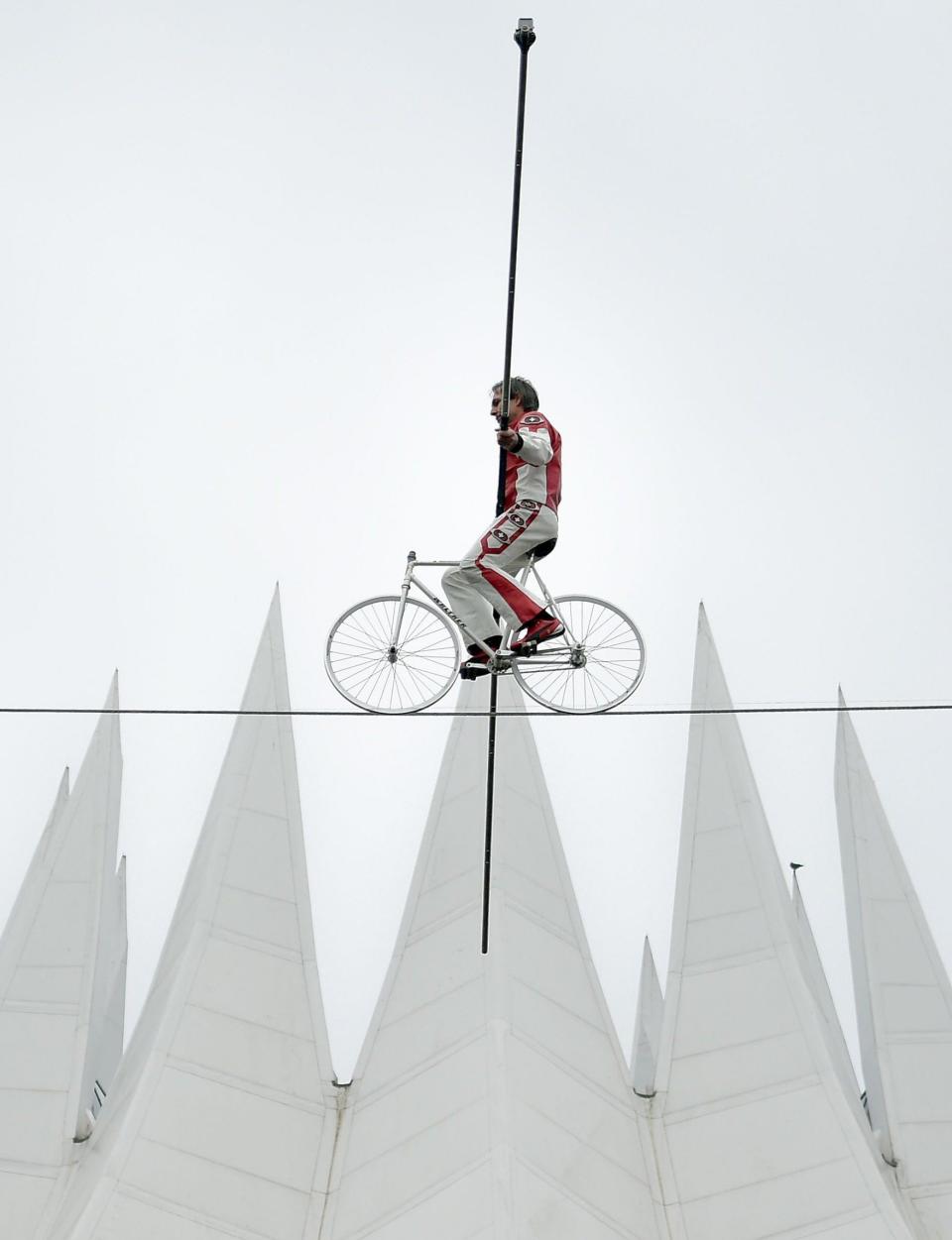 Performing in front of the Tempodrom venue in Berlin in 2016