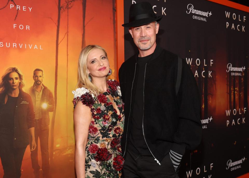 LOS ANGELES, CALIFORNIA - JANUARY 19: Sarah Michelle Gellar and Freddie Prinze Jr. attend the "Wolf Pack" Premiere on January 19, 2023 in Los Angeles, California. (Photo by Jesse Grant/Getty Images for Paramount+)