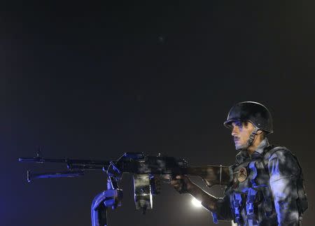An Afghan policeman keeps watch at the site of a suicide attack in Kabul, Afghanistan August 7, 2015. REUTERS/Mohammad Ismail