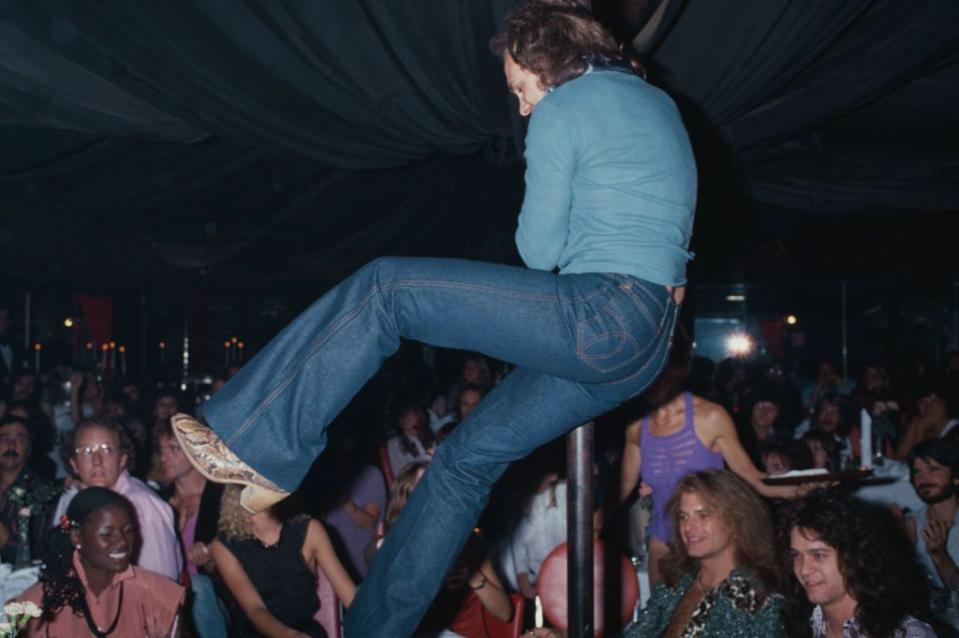 <p>Van Halen bass player, Michael Anthony, lets loose on a night out with his bandmates at an unknown disco club. </p>
